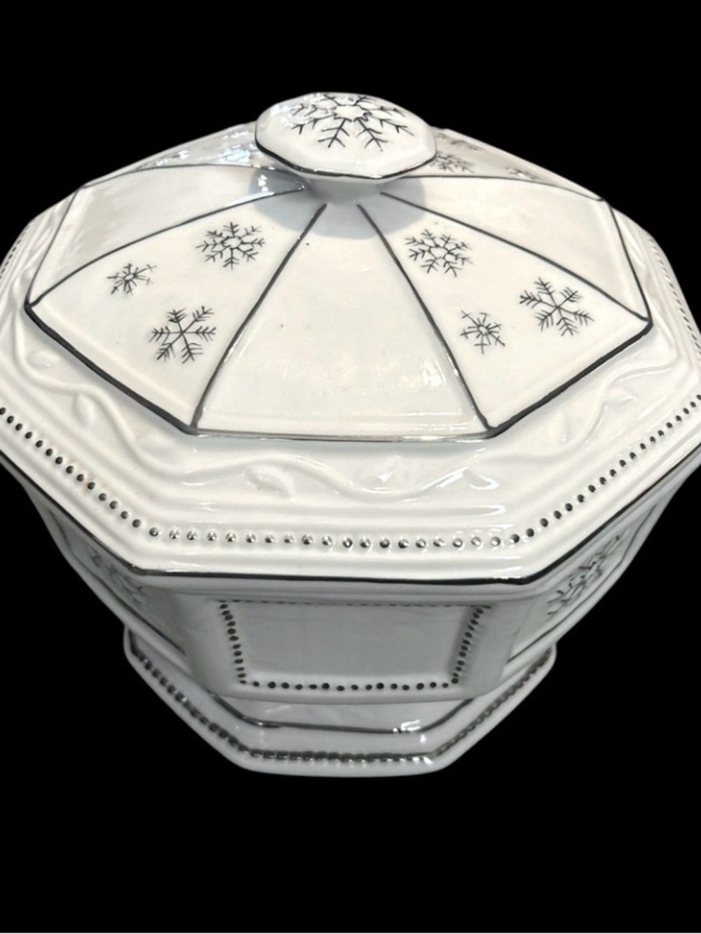 Vintage White & Silver Snowflake Ceramic Soup Tureen with Lid Holiday Tableware - Picture 2 of 5